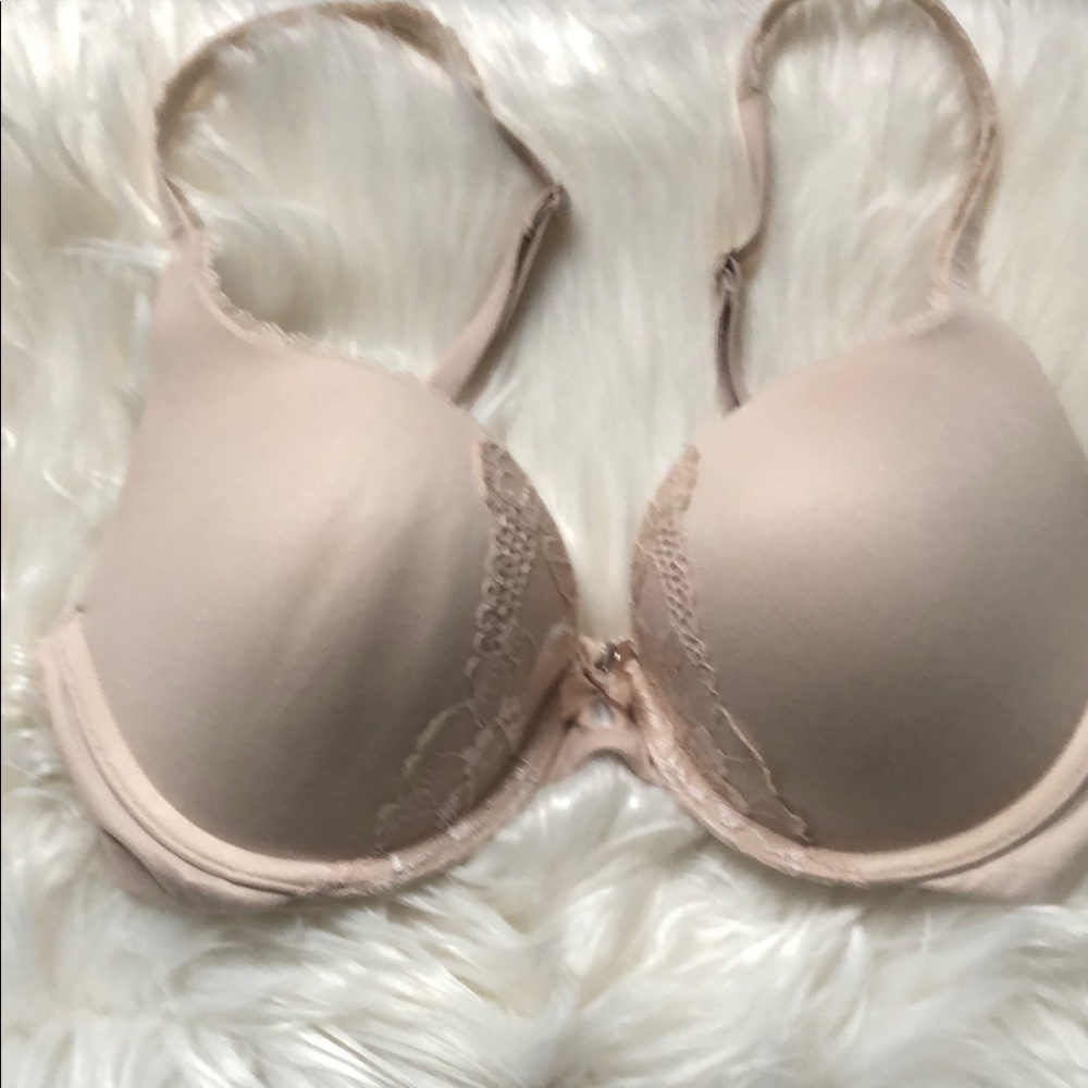 Elegant Lace Trimmed Bra in Cream